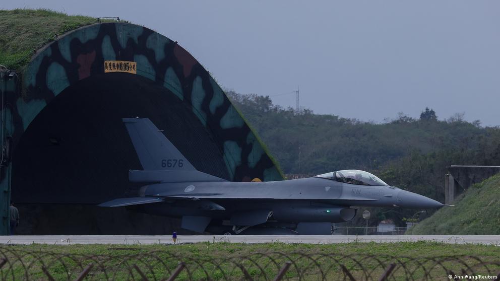 El Ejército chino simula ataques a Taiwán en segundo día de maniobras / DW