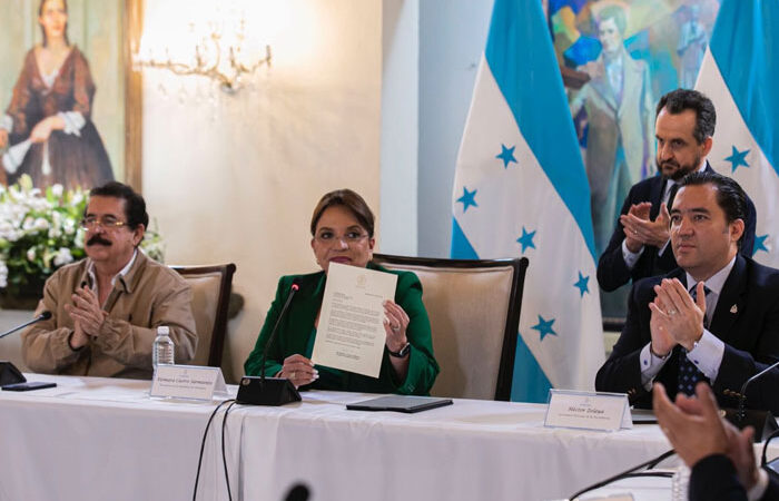 Presidenta firma Carta para iniciar proceso de ratificación e instalación de la CICIH / Proceso Digital