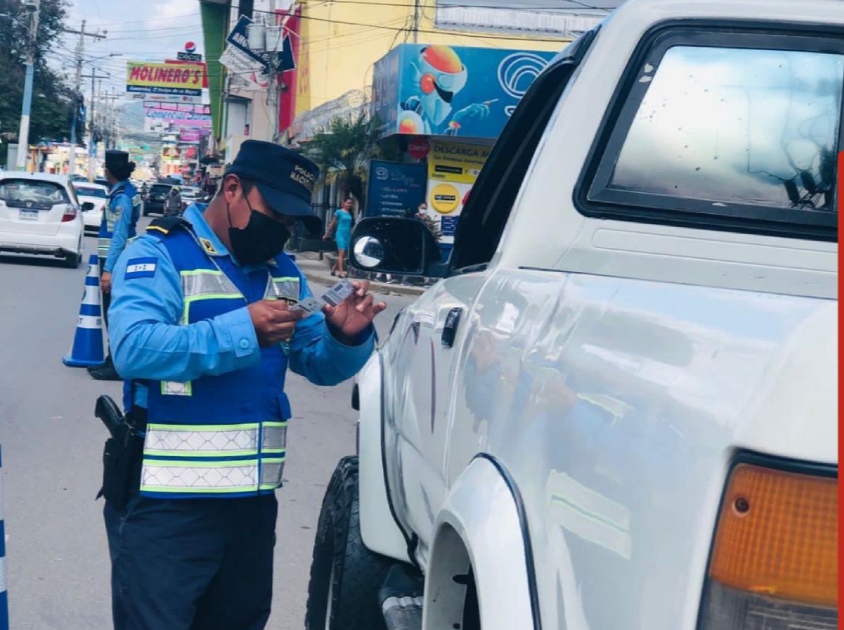 Policía de Tránsito no sancionará a conductores por licencias vencidas durante Semana Santa / Radio América