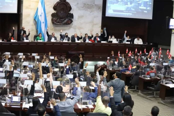 Ley orgánica del CN faculta a Redondo de convocar a sesiones extraordinarias… / Paradigma