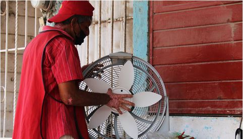 En plena ola de calor reportan apagones en varios estados de México / El Universal