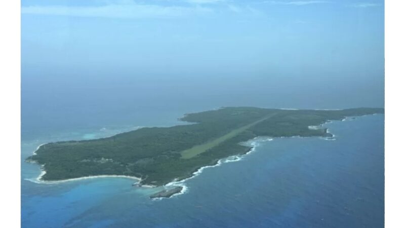 Ministro de Defensa visita Islas del Cisne y advierte será “nuevo hogar” de hampones y corruptos / Proceso Digital