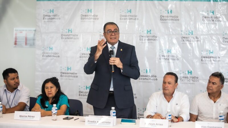 Gobierno hondureño y empresarios de la harina de maíz acuerdan congelar precios hasta finales de 2023