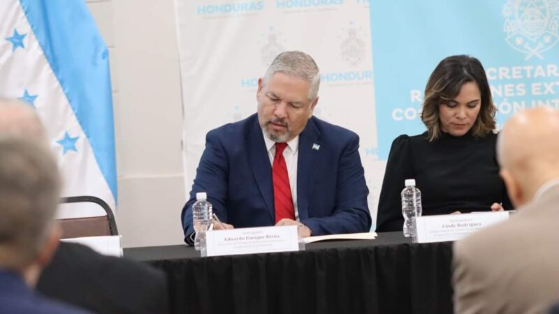 La Secretaría de Relaciones Exteriores lanzó feria comercial ExpoHonduras Emprende 2023