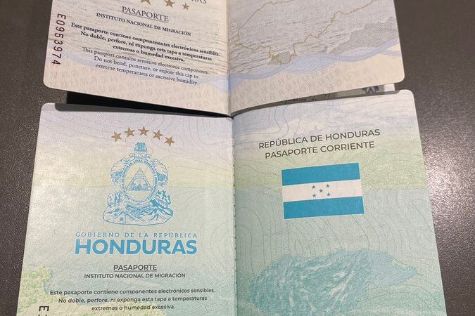 Error de ortografía en pasaporte hondureño fue una acción deliberada del Gobierno anterior, señaló el director del INM