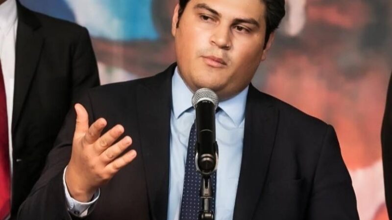 Marlon Ochoa (SAR), reitera que denunciará en el Ministerio Público a mafia de 10 familias que utilizan su poder para enriquecimiento ilícito y usan al COHEP de instrumento; y expresidente Zelaya lo respaldó