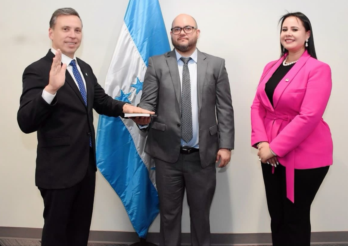 El Dr. Carlos Aguilar ha sido juramentado y asume a partir de hoy como nuevo director del Instituto Hondureño de Seguridad Social