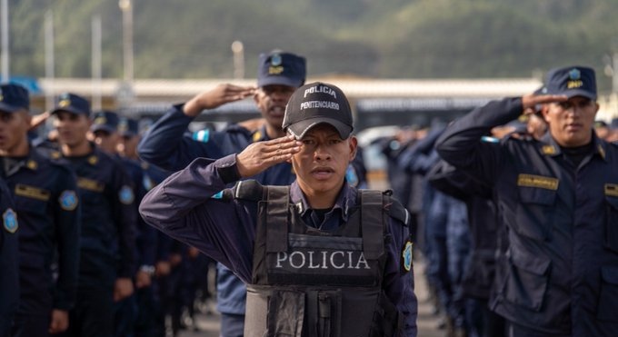 Honduras ya cuenta con 1,182 nuevos agentes penitenciarios para la operación y control en los 25 centros penales del país