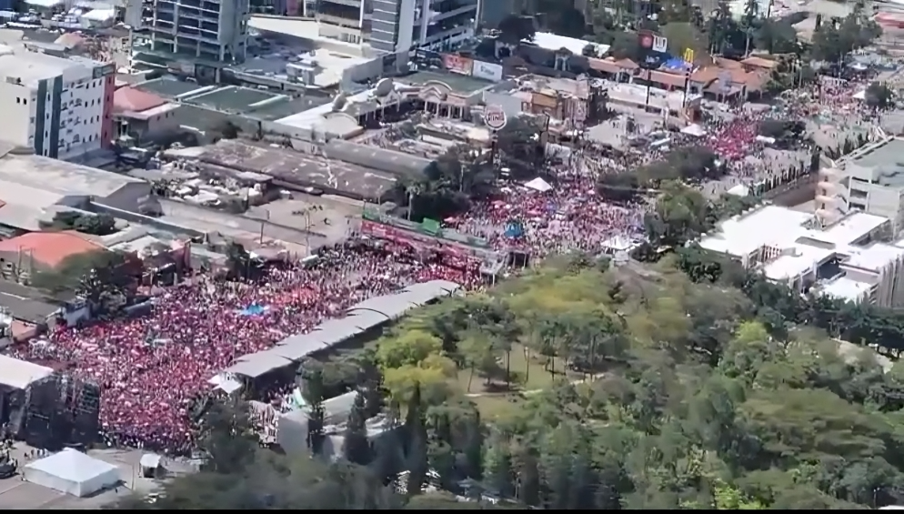 En masivo evento junto a decenas de miles de simpatizantes la presidenta Xiomara Castro conmemoró su segundo año de Gobierno: les llamó a la movilización constante para defender los triunfos y respaldar a la Junta Directiva del Congreso