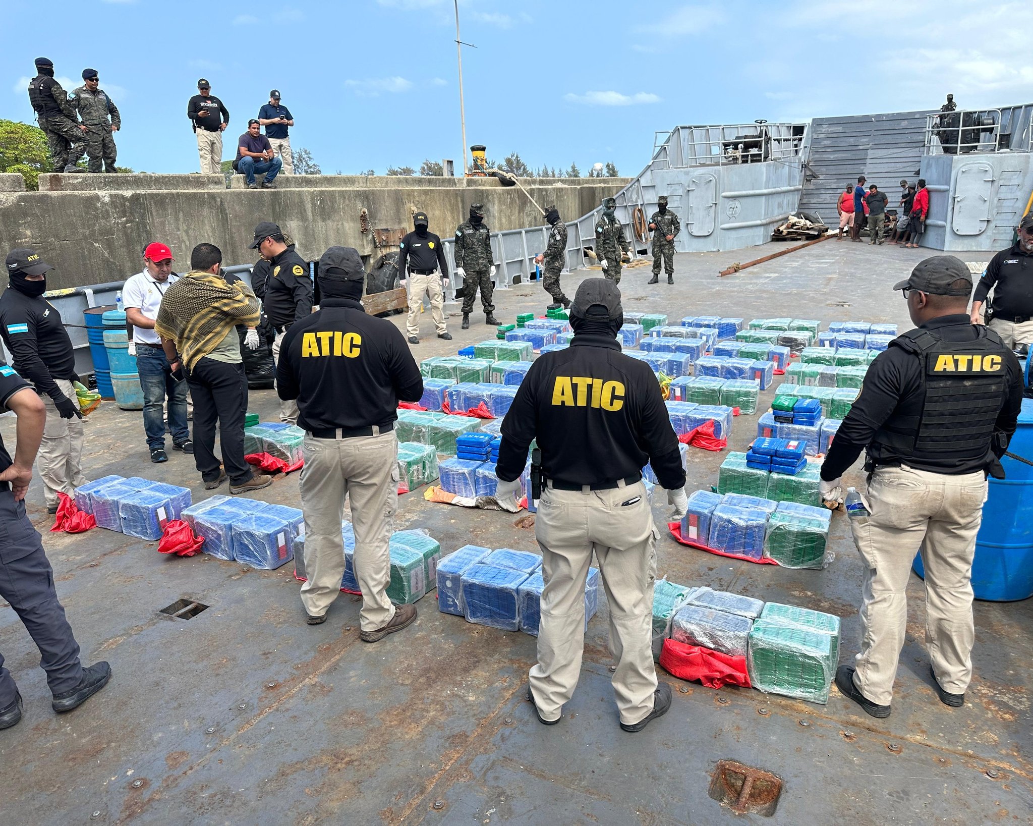 A diez detenidos y más de 1300 kilogramos de cocaína asciende incautación en Islas de la Bahía en operación conjunta de autoridades hondureñas